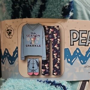 Nwt Peanuts Adult Pajama Set - Light Blue and Dark Blue